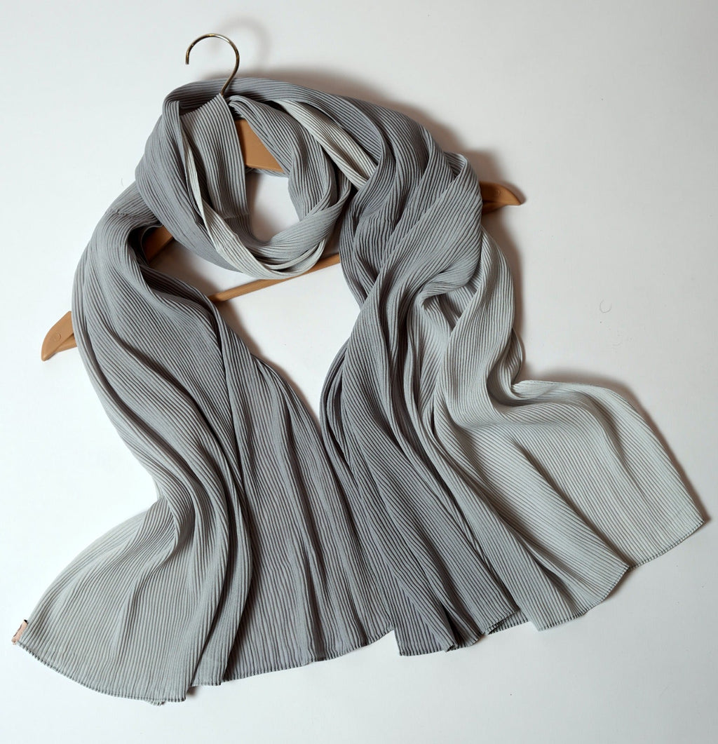 Ombre Pleated Hijab-Grey Graphite