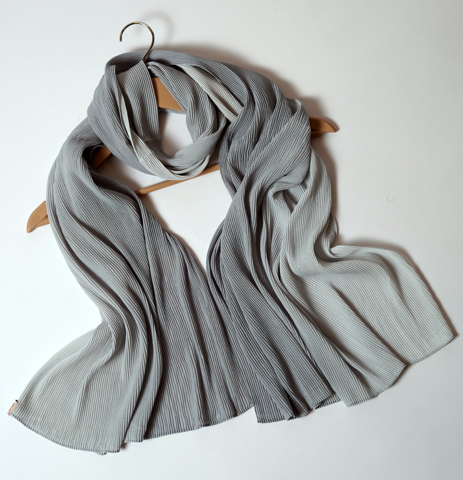 Ombre Pleated Hijab-Grey Graphite