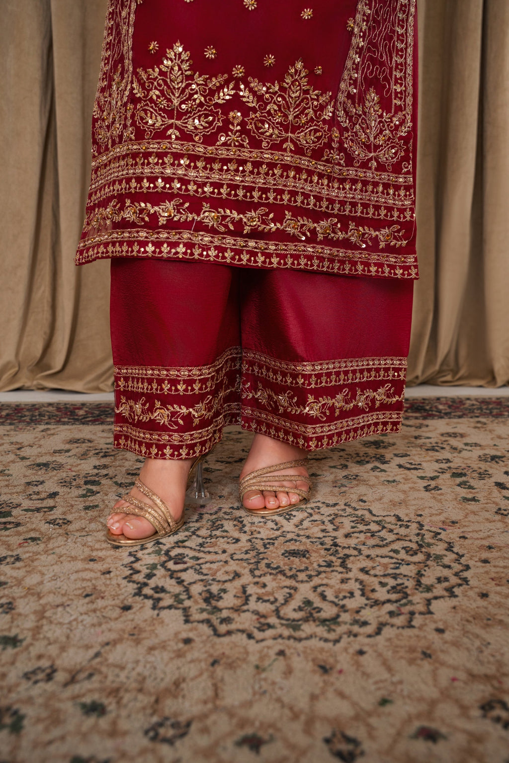 GULNAR (Maroon)