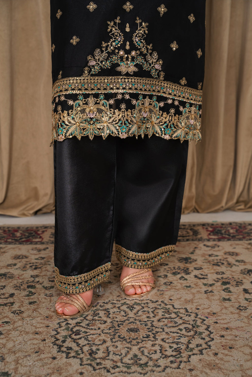 Gul (Black)