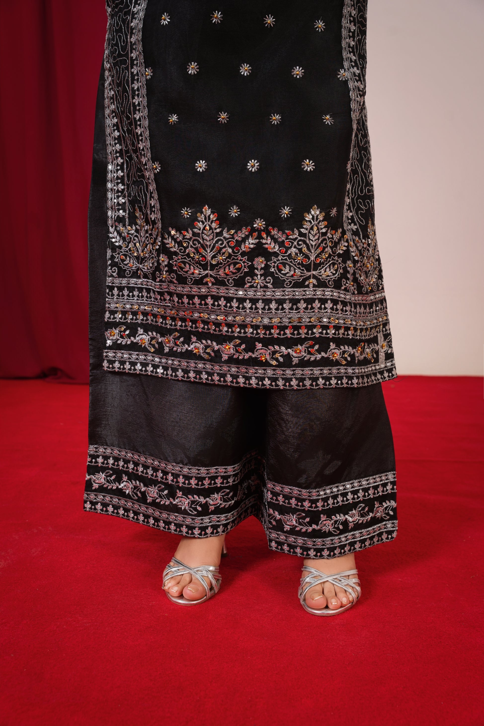 Gulnar (Black)