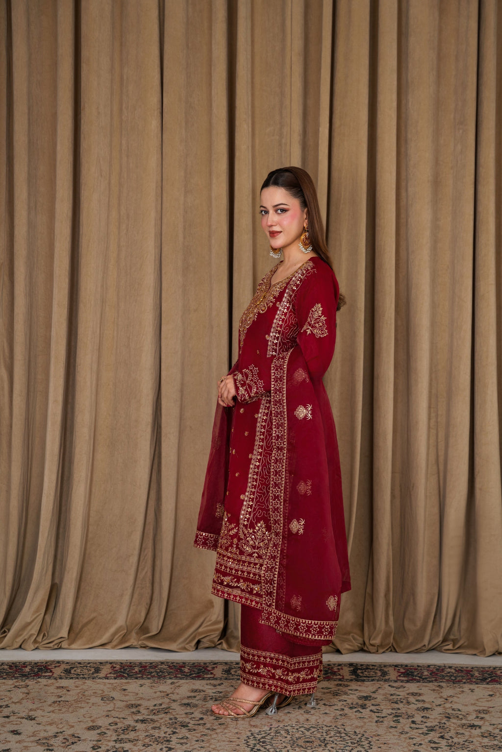 GULNAR (Maroon)