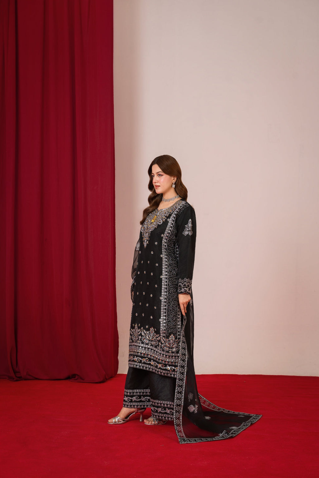 Gulnar (Black)