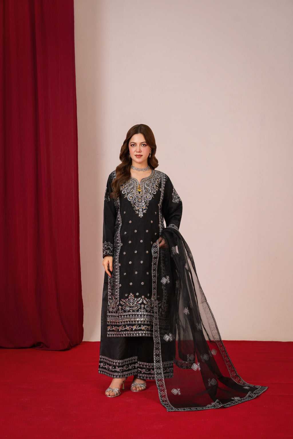 Gulnar (Black)